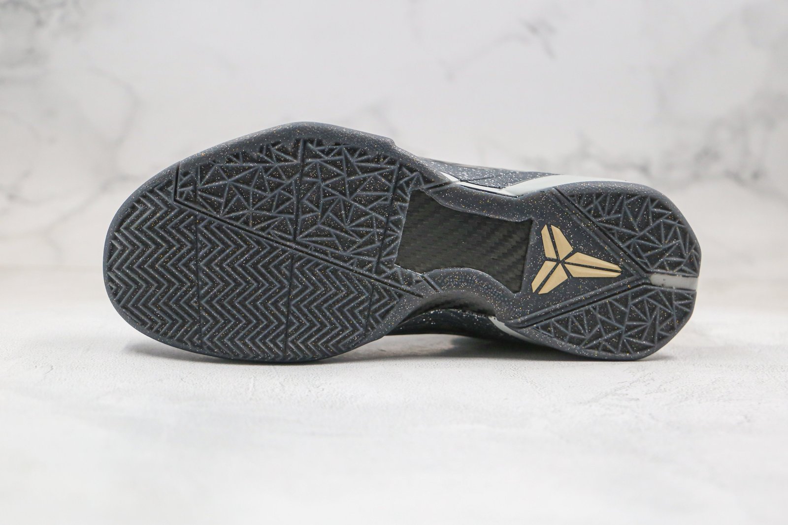 2740F225-347F-D542-4447-B25C2DF4B904