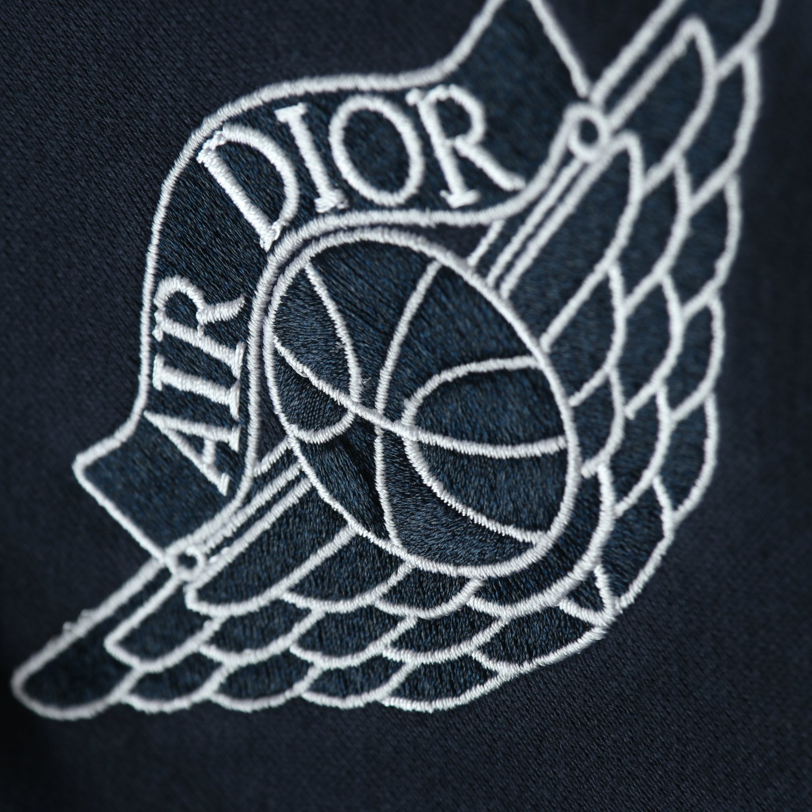 3EB9BA33-C715-B70D-C423-EC6A7152C288