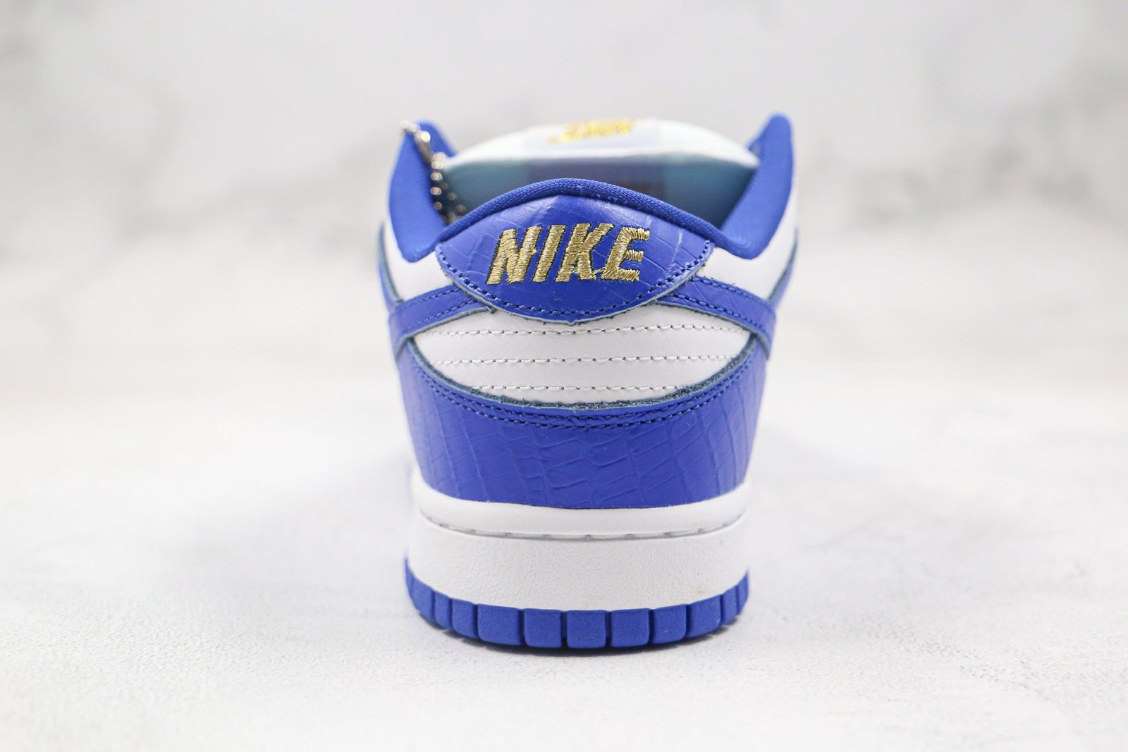 3F2964D3-8CBF-2F31-1022-A10FB6626AA9