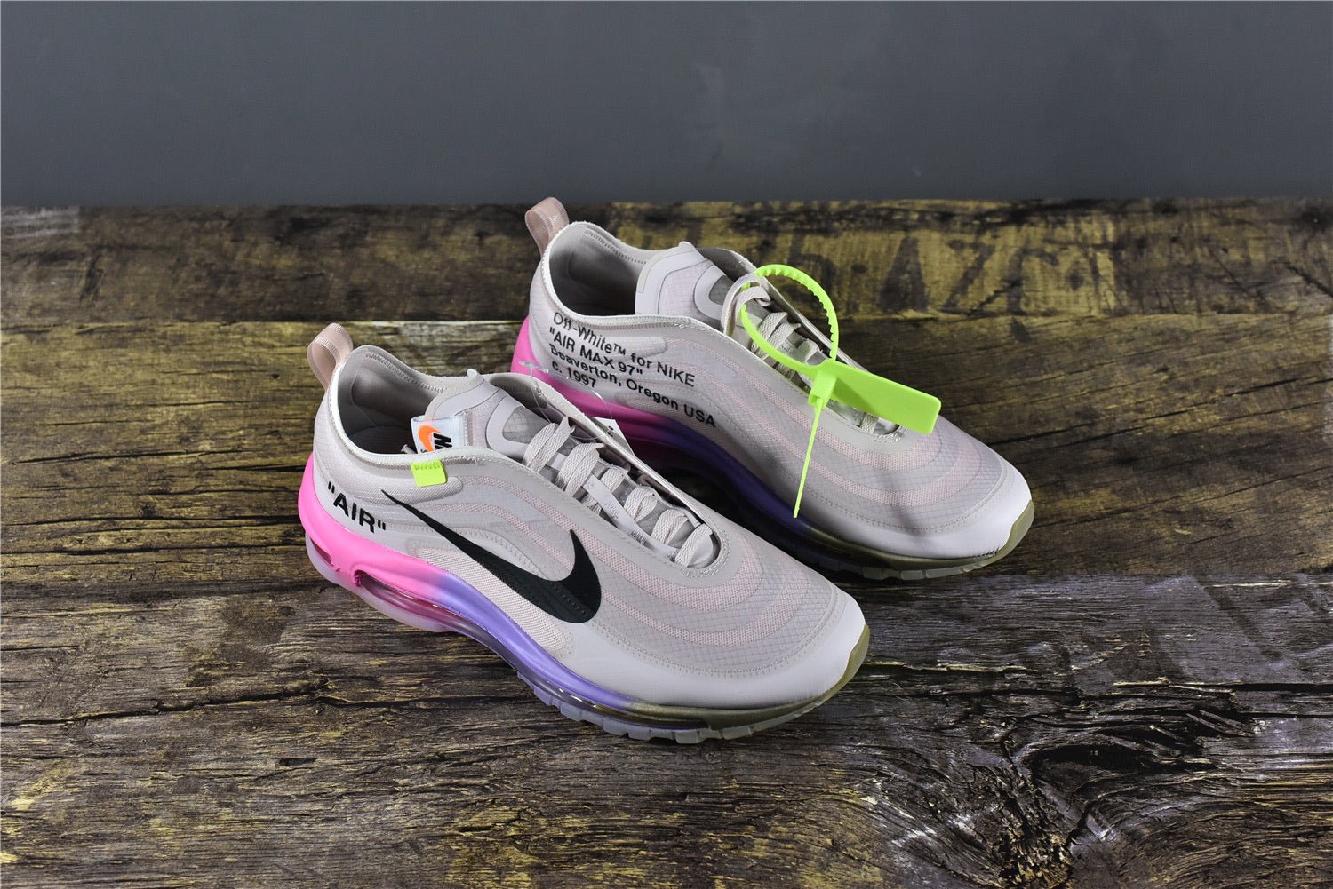 72494FEB-9428-BDF8-1AF2-25F56436D904