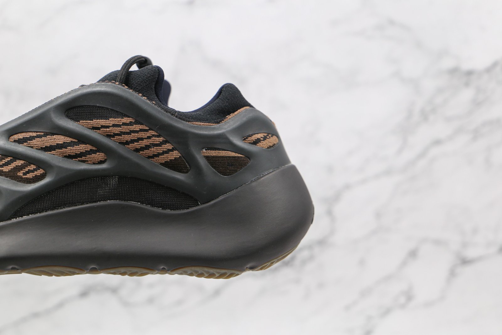 7CC5572E-ED52-28B5-B99F-36B57D2E1EB5