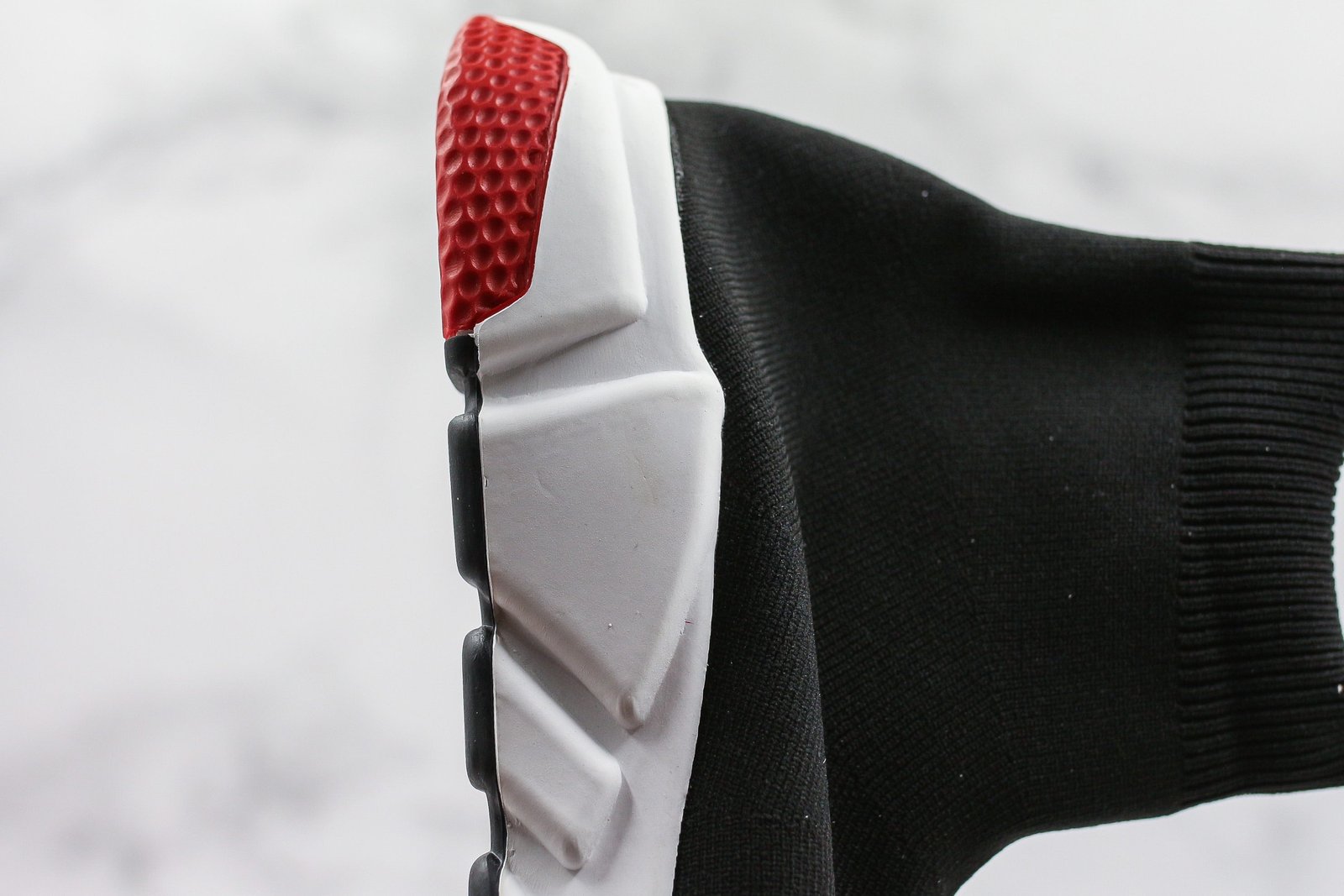 9753F373-7AA2-EBB1-F95A-233D0A48F551