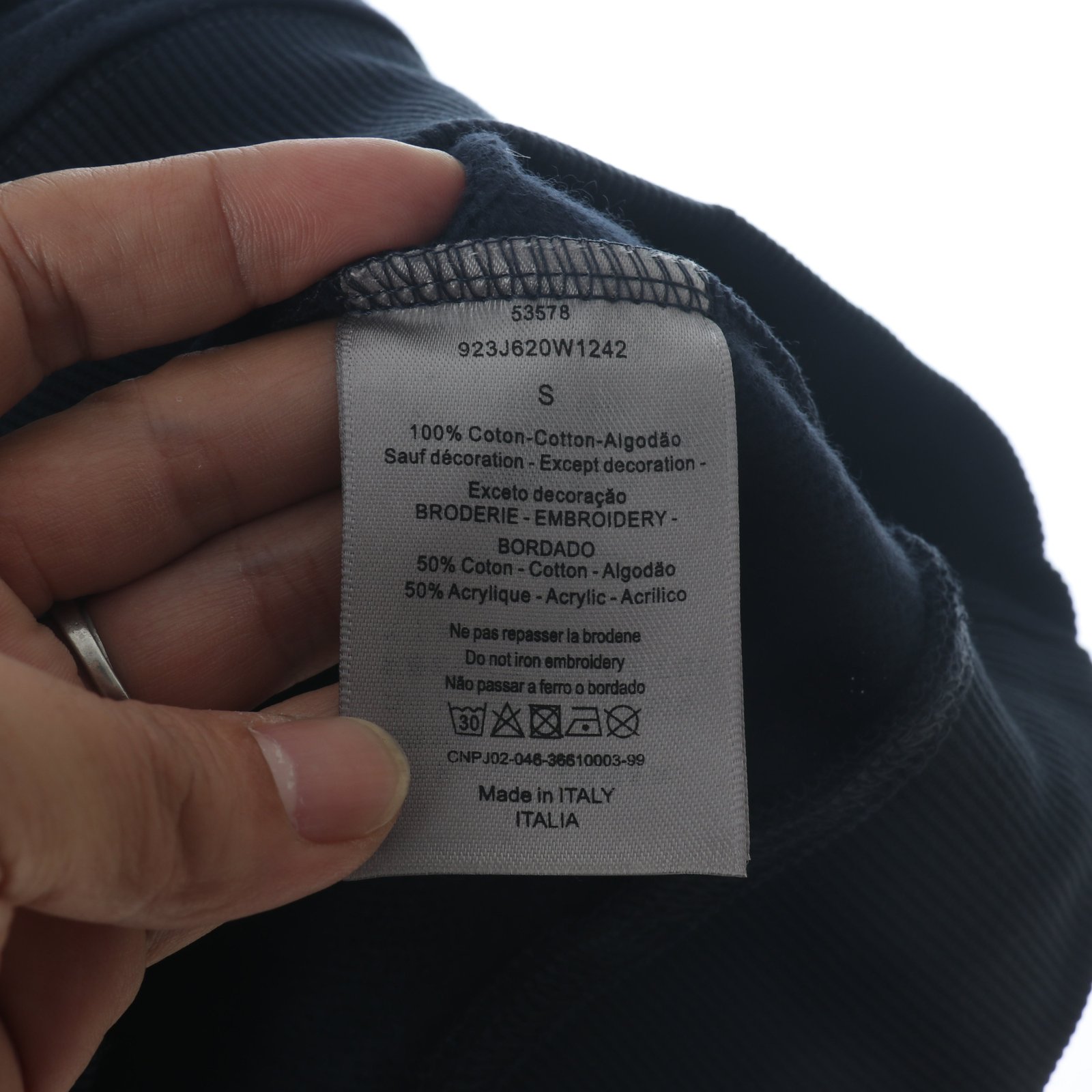 A035E3FB-6031-B808-5532-8C303385185D