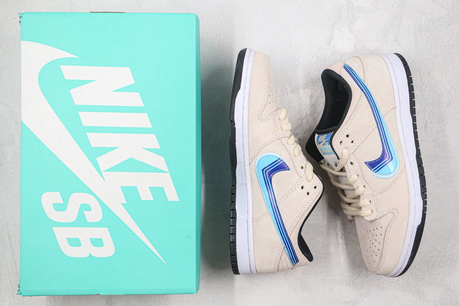 A03CA556-0452-2727-5391-6FD09CCDA9A3