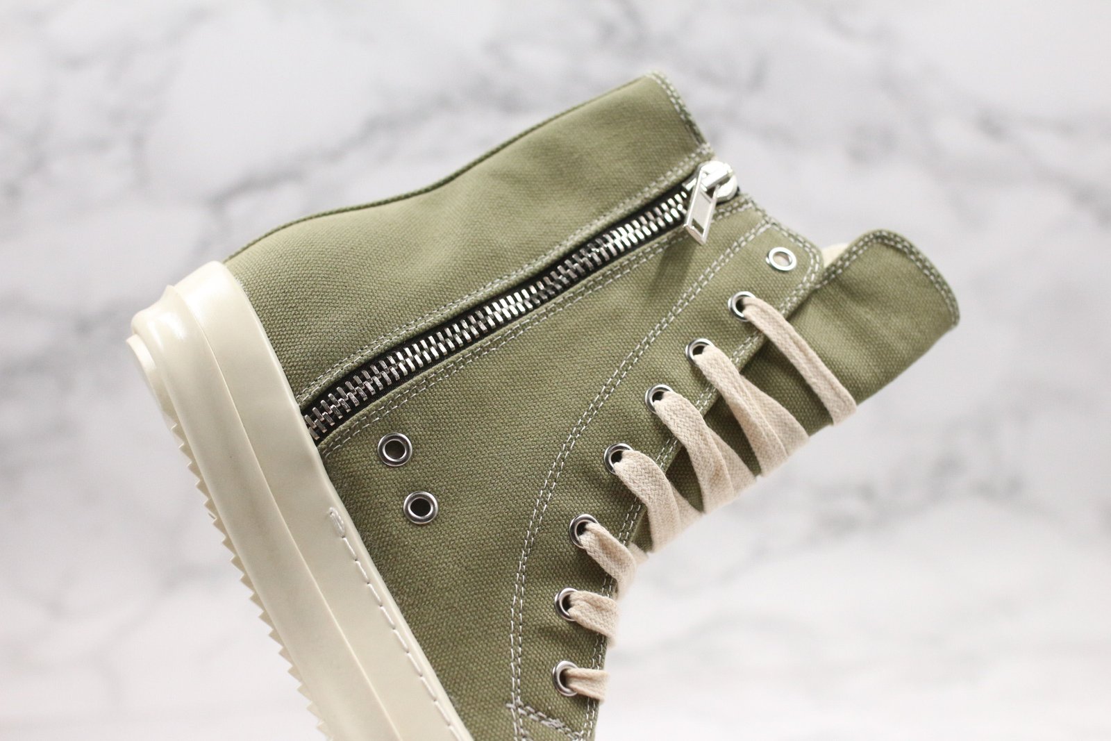 B5348CAA-A39F-609D-E1D8-6BDFCA9DC8B9