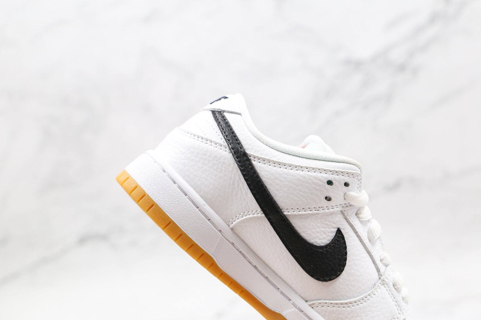 BD5CD5BF-7781-90E5-30F8-6BCCE576D0F2