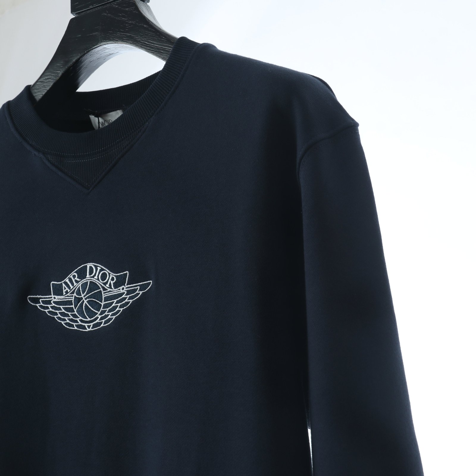 C4ECDDD1-3336-9C67-EDC7-648C17EEADFD