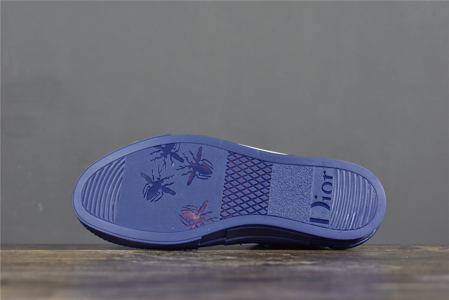 C5EE16C9-0851-9DEB-9034-E5A83DC14FFF