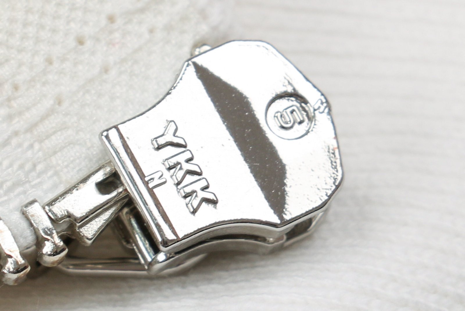 C878B5C5-DDC6-259E-A5A5-19590FEB2BF5