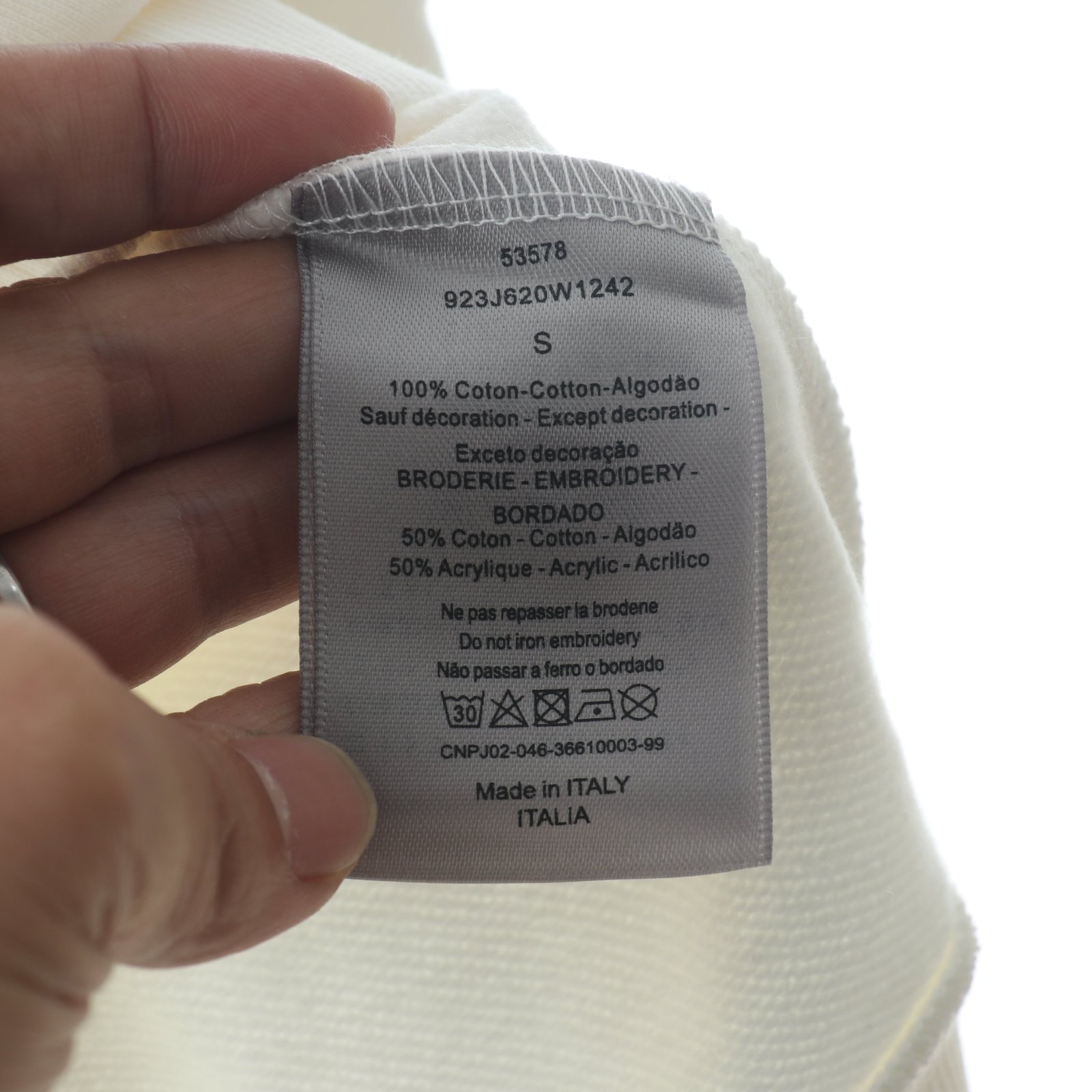 D4DBF510-C83B-5063-E8F9-4BCCC7891D83