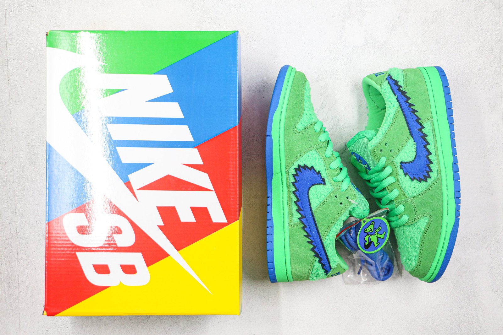 DDC40CBB-A31A-CBF8-3BCC-AB6F409ECE41