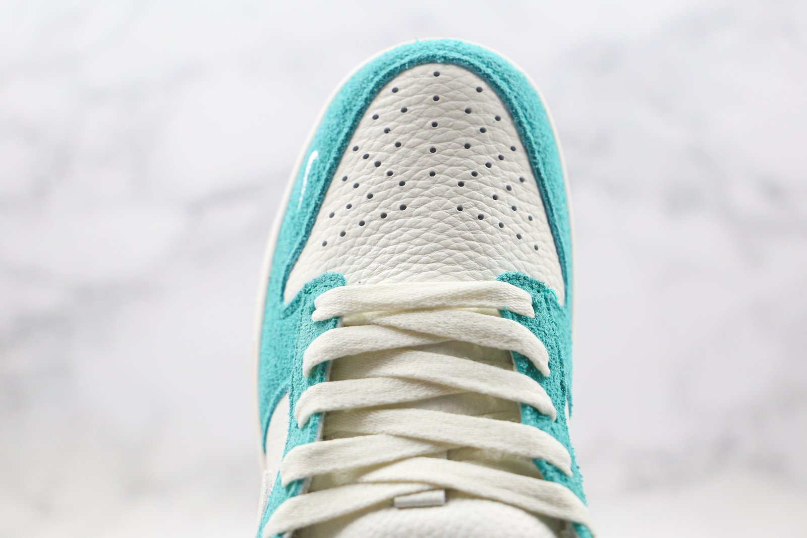 DE428DAF-E1D4-0869-7C66-75E123BD42D9