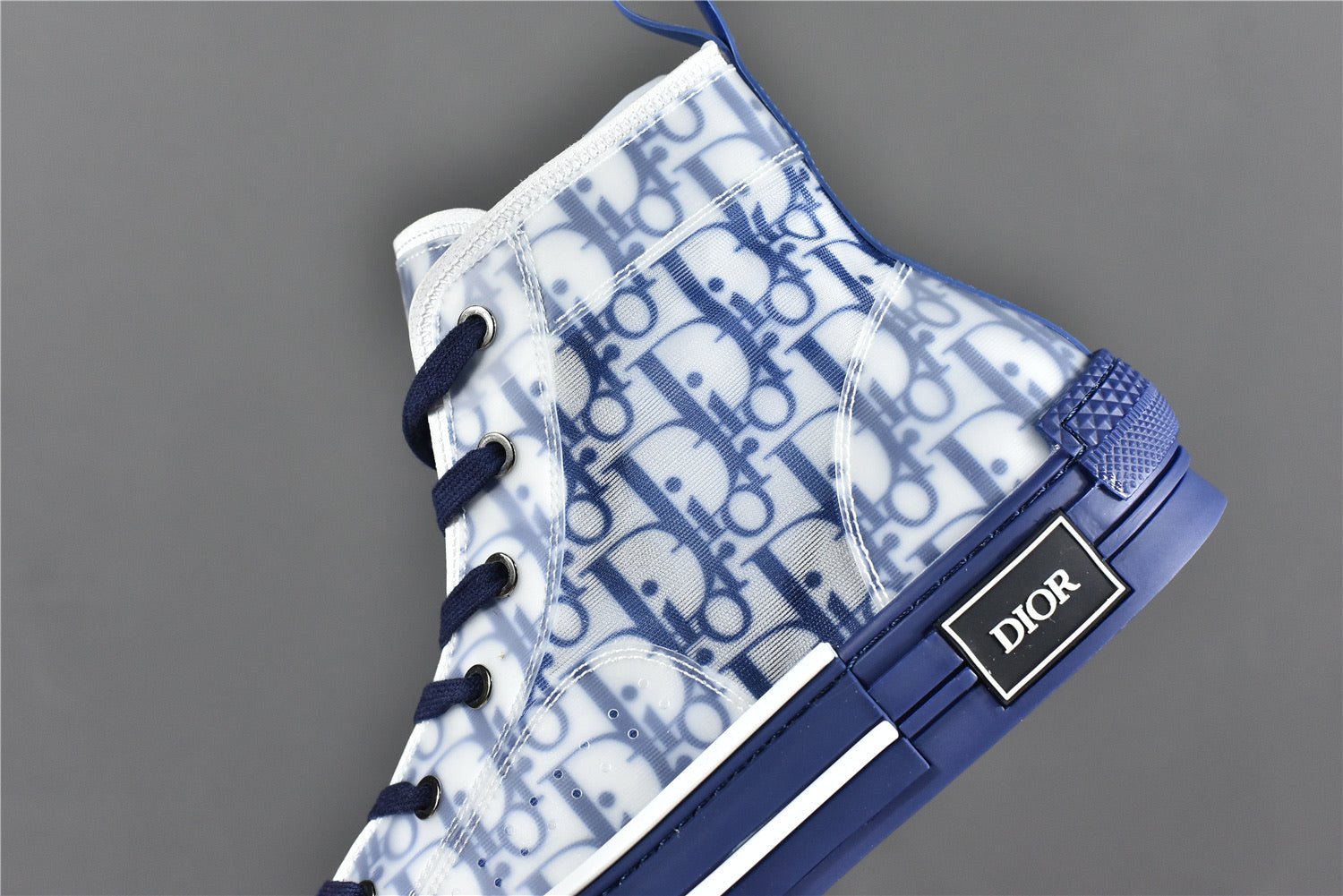 EDF58F5A-CCCF-740B-BC9D-BE357B52D3FE