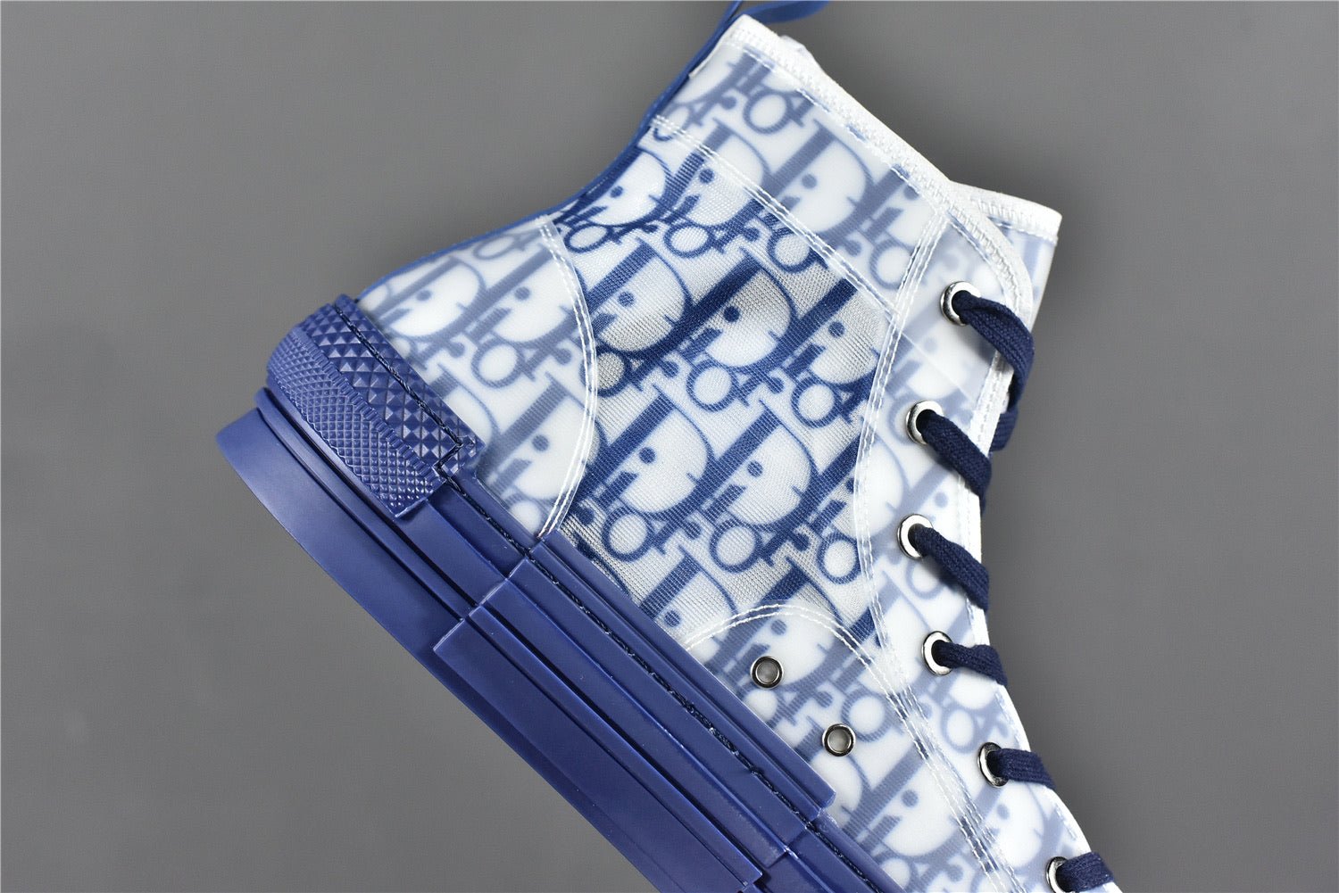 EF2BC755-B31D-7D1F-36C6-DF70B8287600