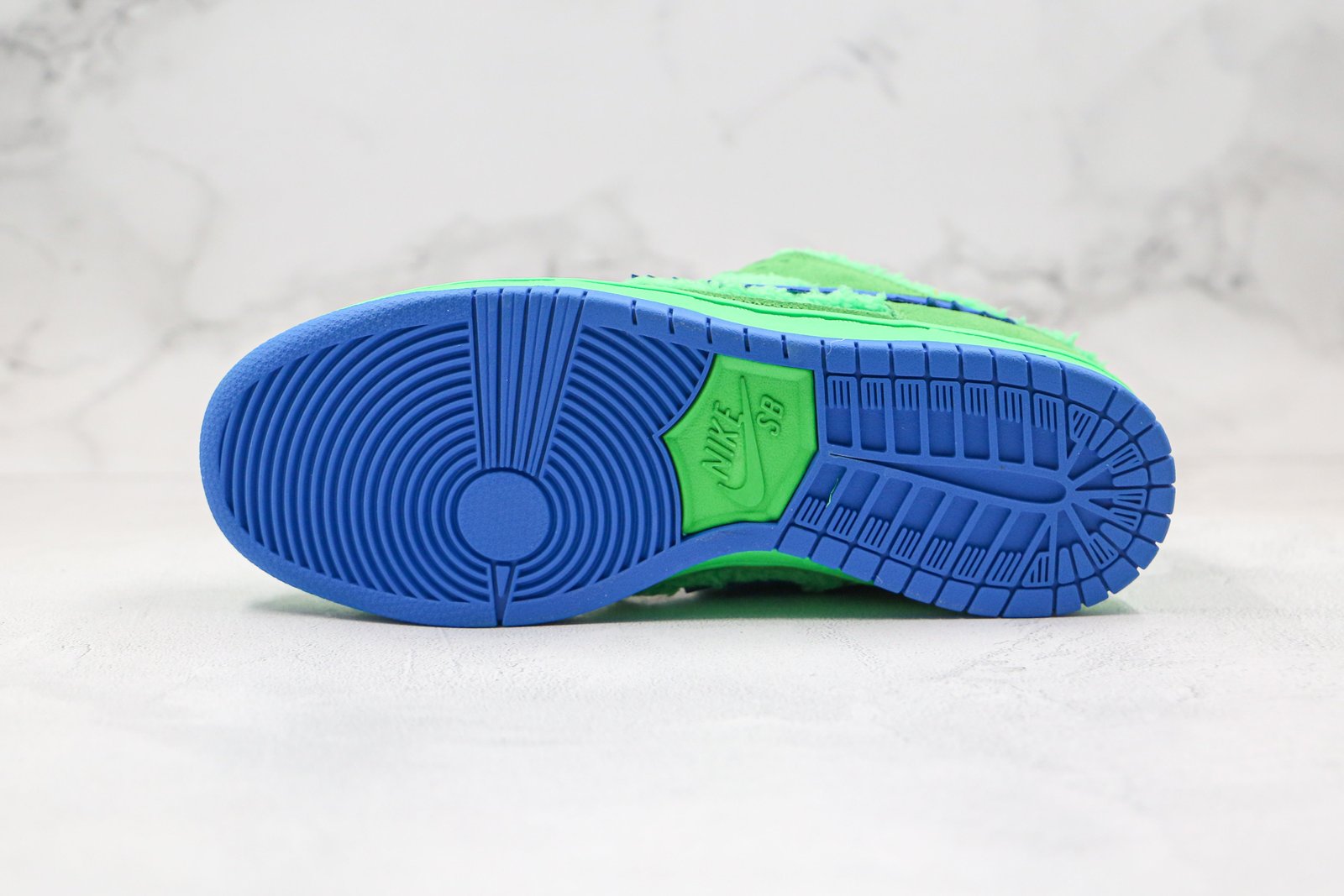 FBEFD773-140D-CF3C-00A1-88A23E3DEF21