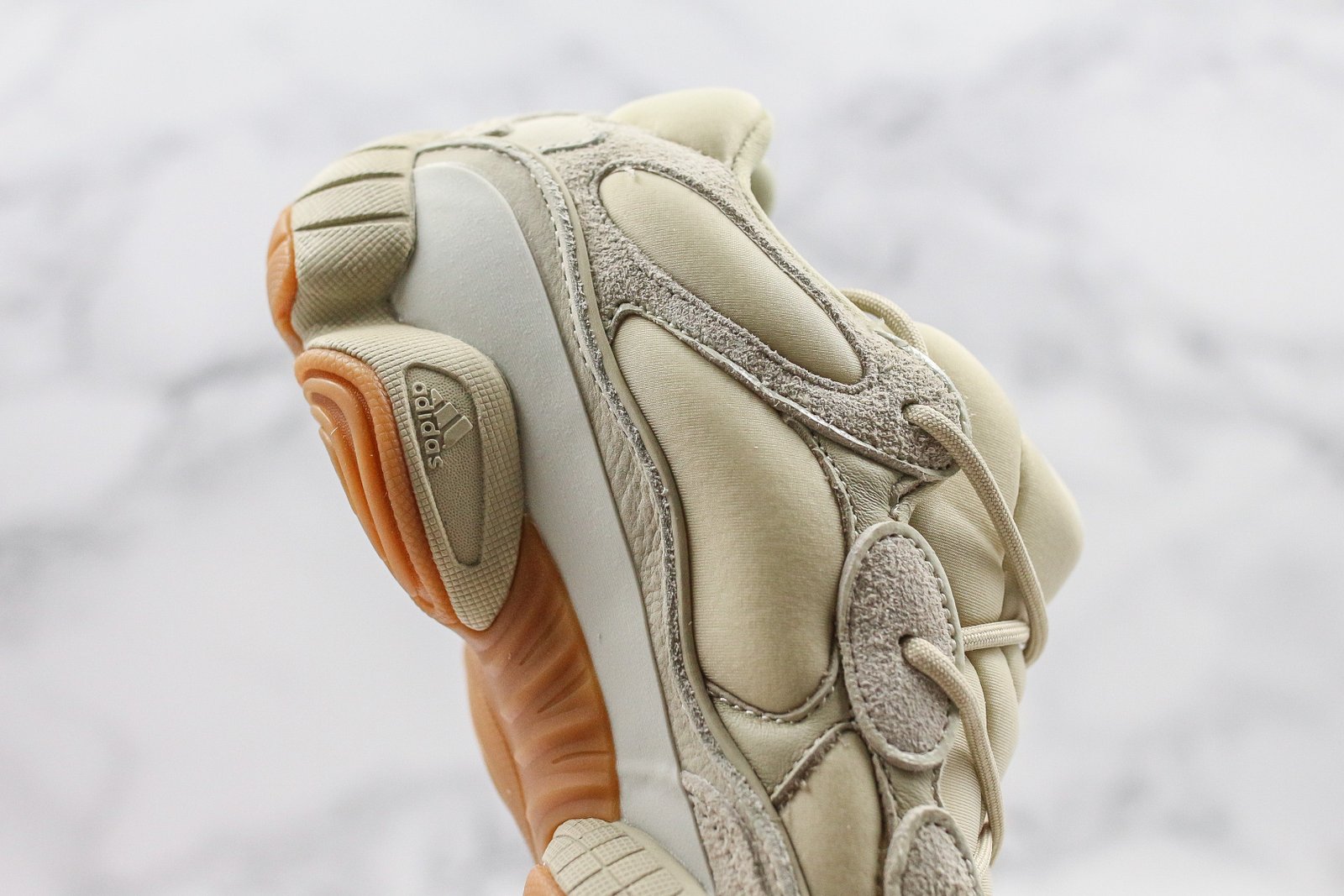 FC0B64A8-82E3-2DC6-9FBC-39522397B266