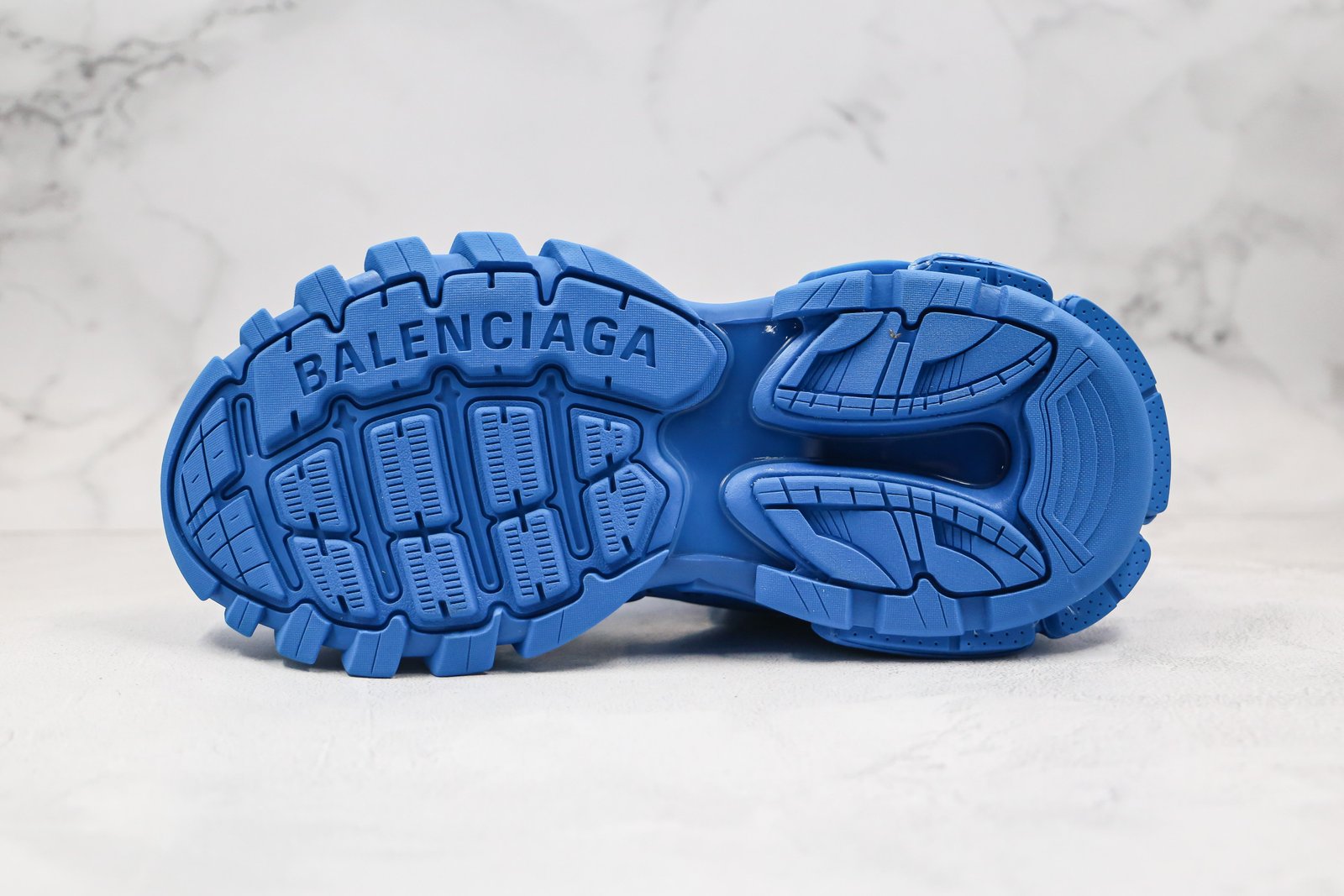 FD935E70-D181-BA84-BC63-66227A727465